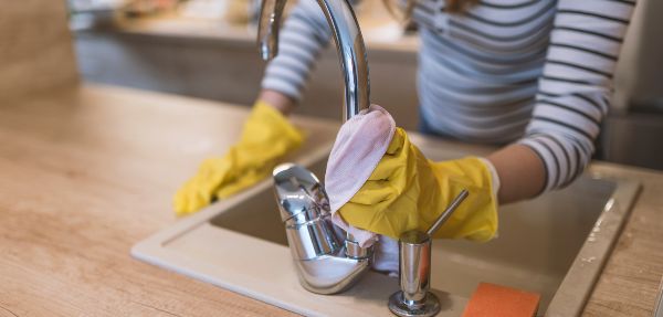 Kitchen sink taps 