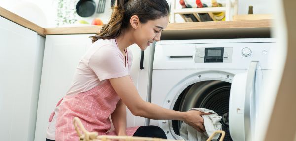 Cleaning white clothes