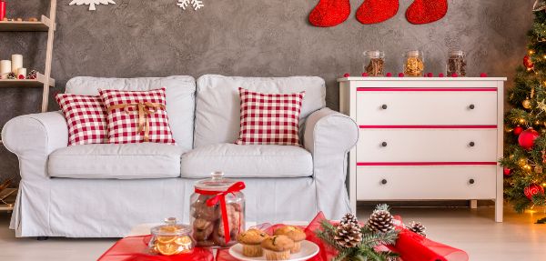 Red And White Christmas Living Room Décor