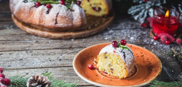 Bake a Christmas cake