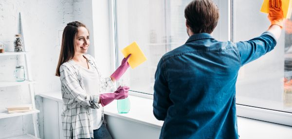 Can you clean glass with hydrogen peroxide?