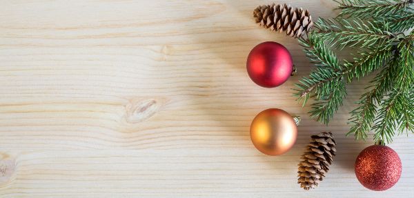 Hanging Christmas ornaments