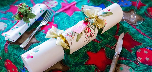 How To Make Christmas Crackers At Home