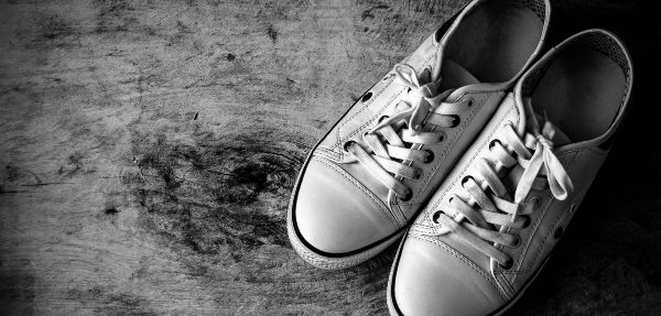 How To Clean White Sneakers With Baking Soda