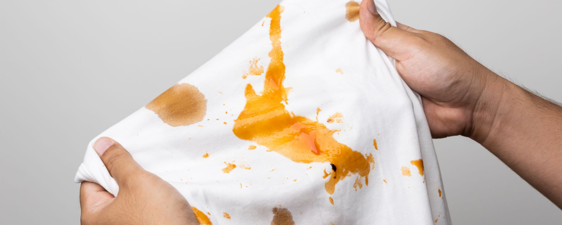 How to use baking soda to remove oil stains