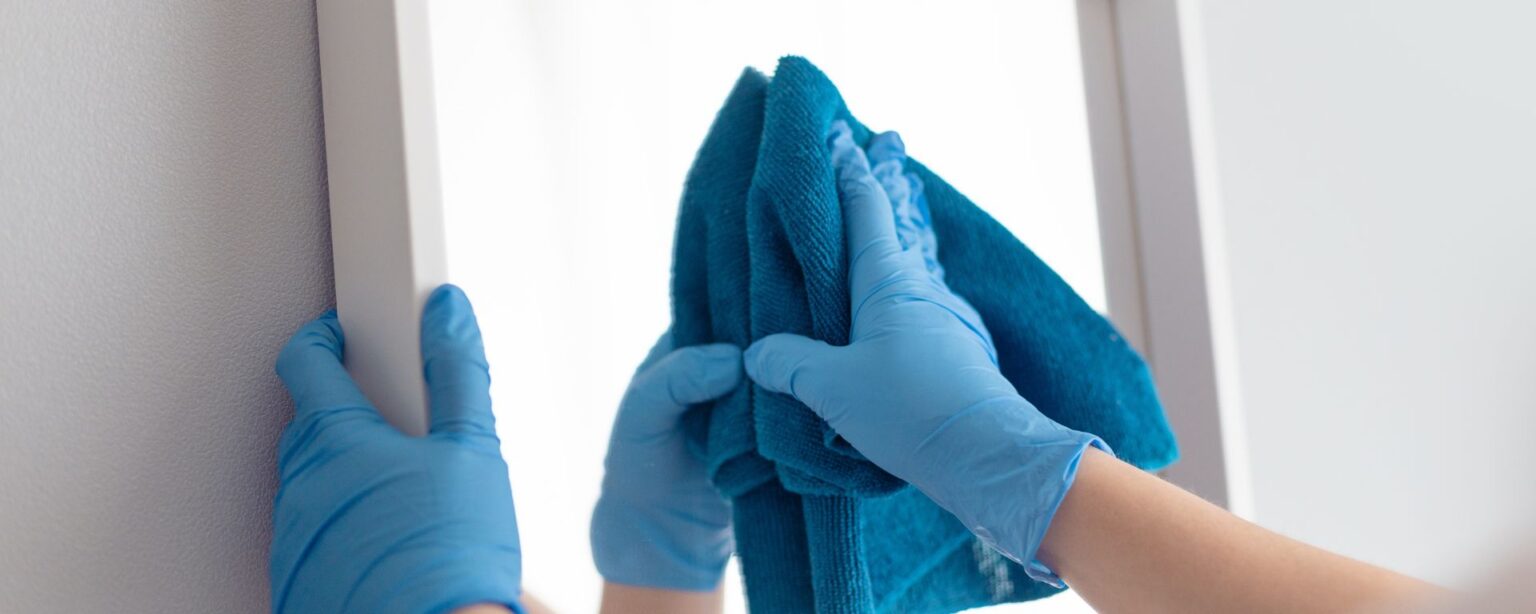 How To Clean A Mirror The Best Cleaning Methods Sweepsouth