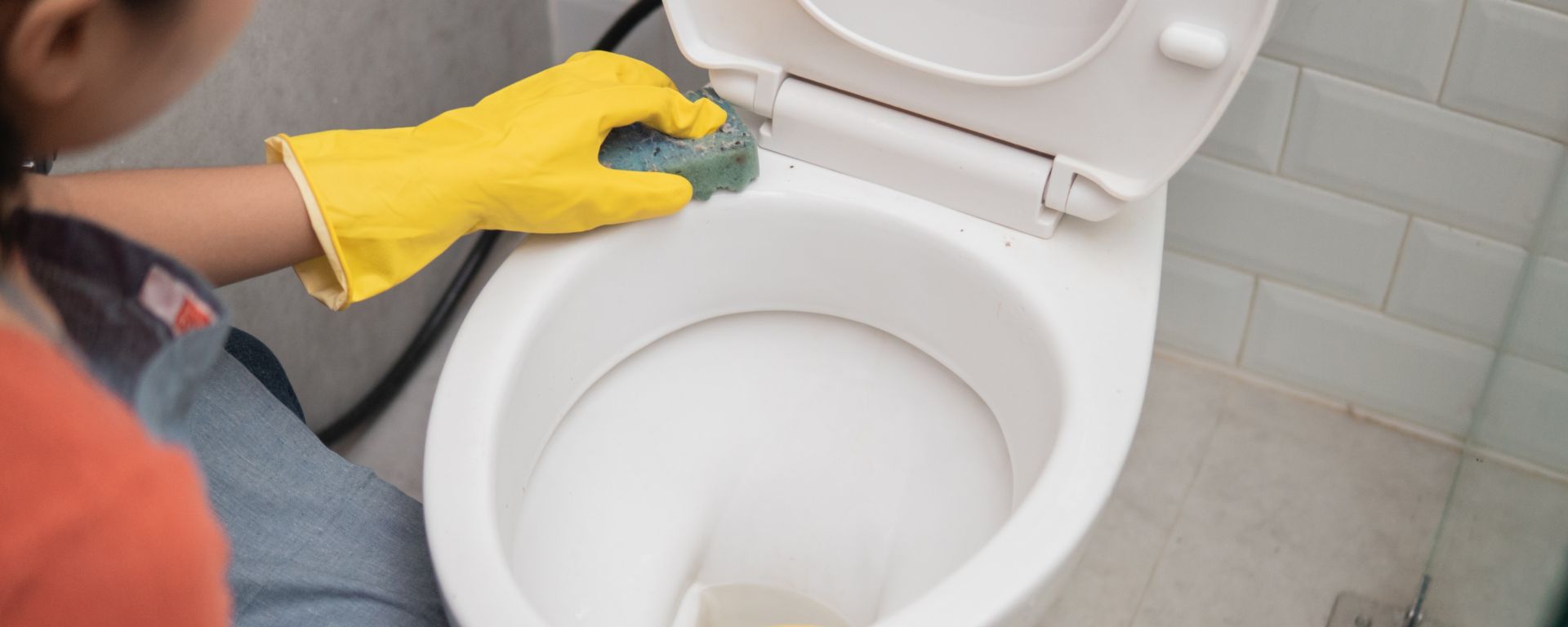 How to clean toilet stains