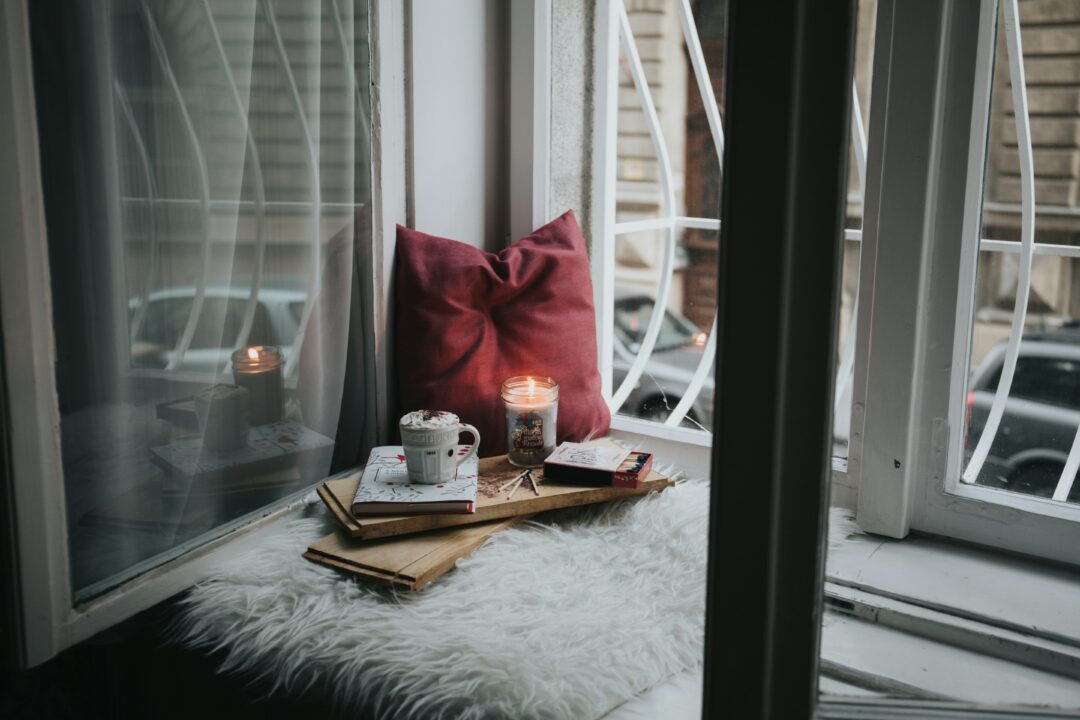 Cosy Home Ideas: How to create a relaxing atmosphere for chilly evenings.