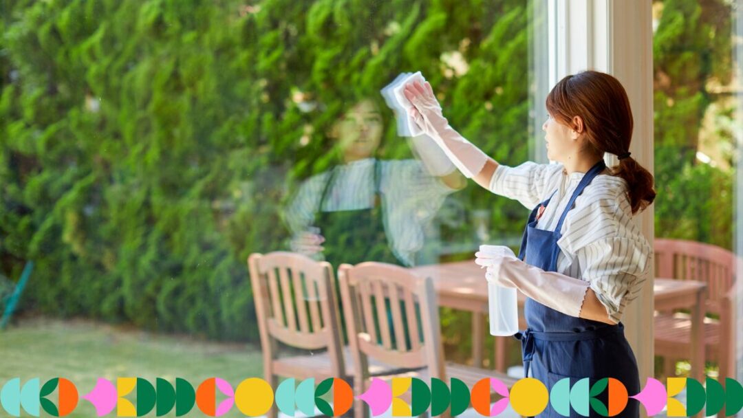 What should be included in an Airbnb cleaning checklist?